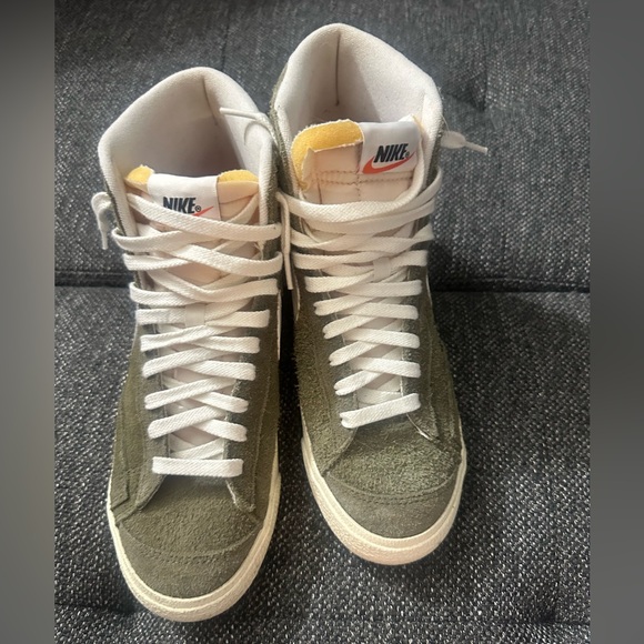 Blazer Mid '77 Vintage Sneaker (Women) - Picture 3 of 6